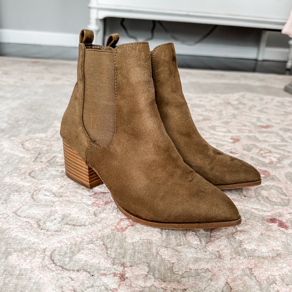Suede Pointed Toe Booties Ankle Boots Size 7